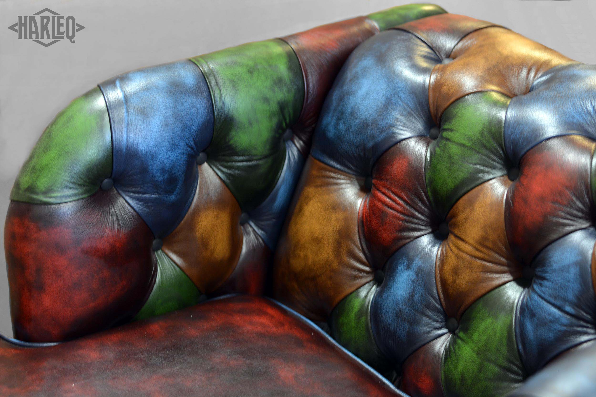 poltrona moderna in varie pelli patchwork imbottita bottoni